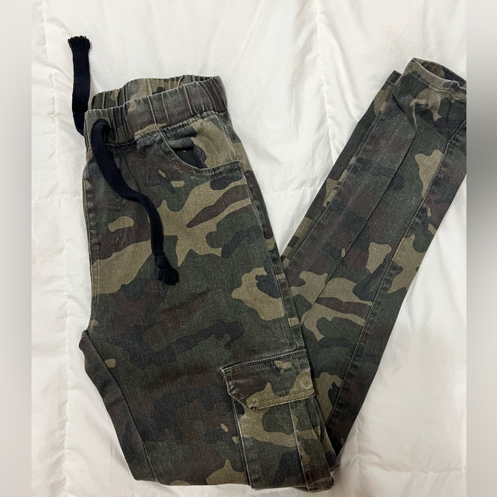 Camo size medium skinny jeans
